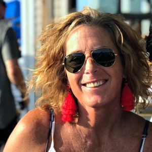 Meet your Posher, Deirdre